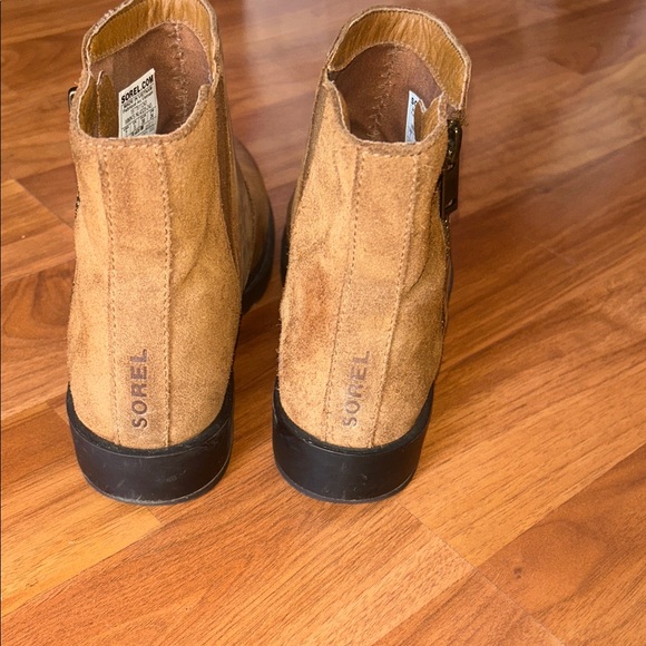 Sorel women’s Tan Ankle Boots with Black Sole - Picture 7 of 14